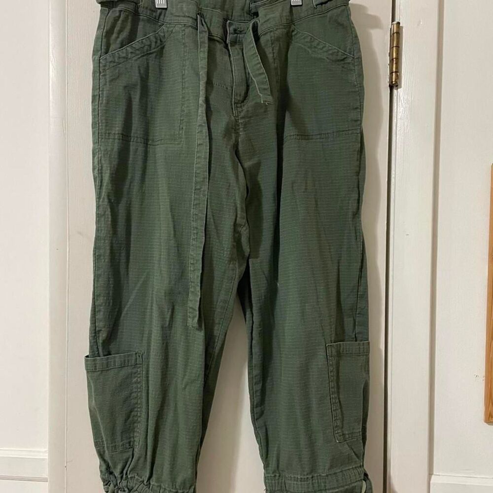 Live A Little Y2k military green cargo capri pants